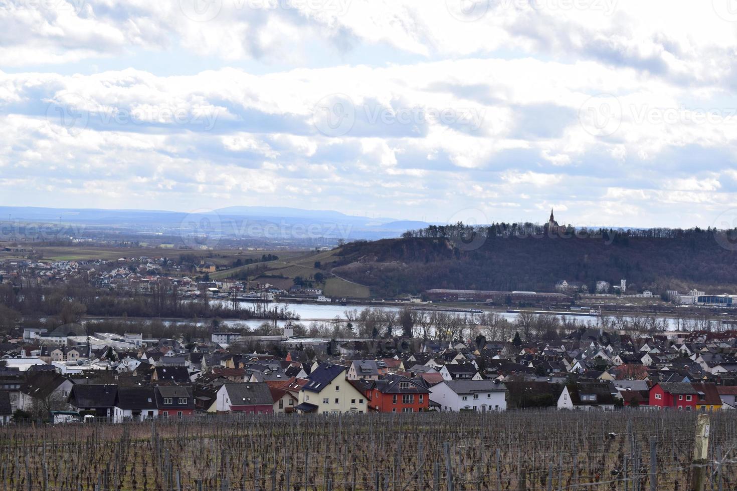 Visão através Rudesheim sou Rhein foto