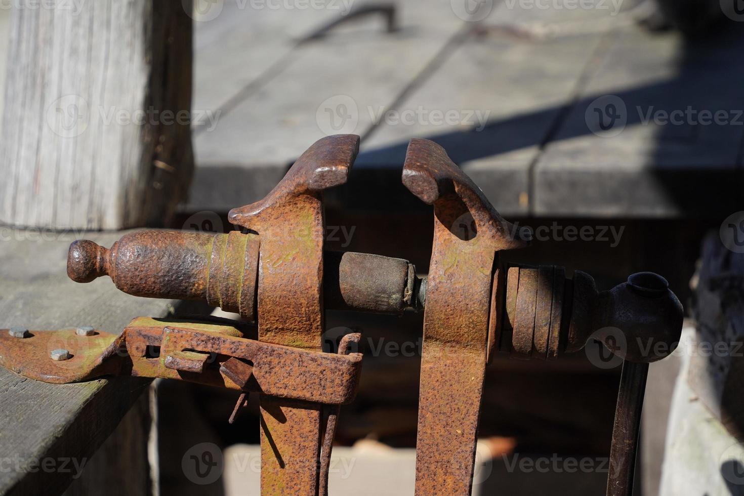 velho enferrujado torno braçadeira detalhe foto