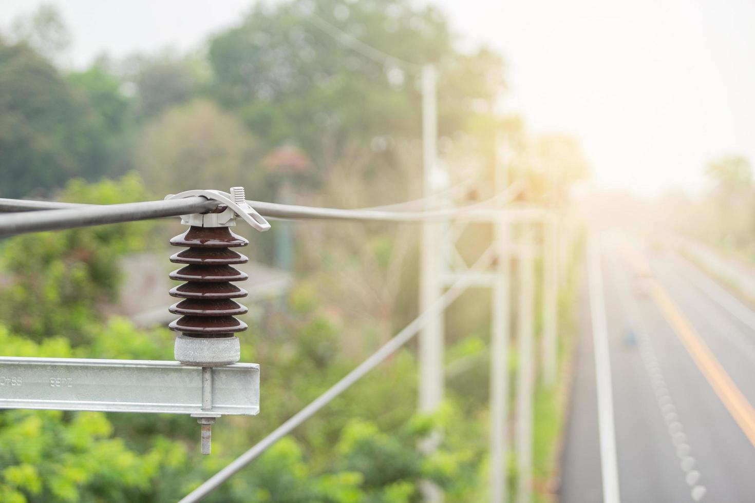 cabo linhas e elétrico transmissão em elétrico poder pólo foto