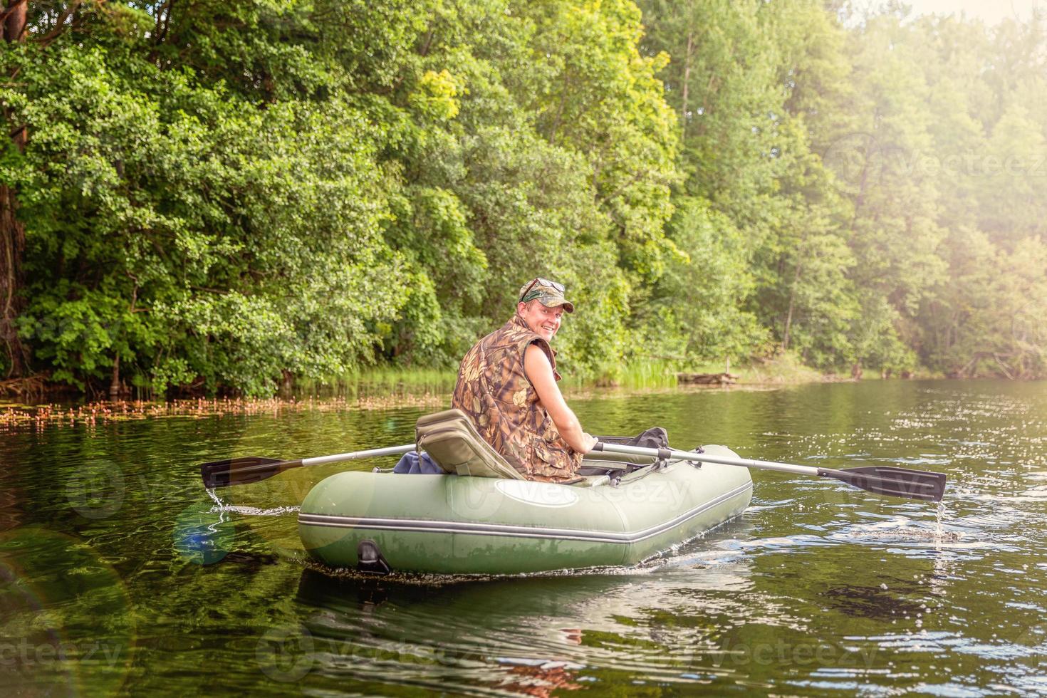 pescador em um barco foto