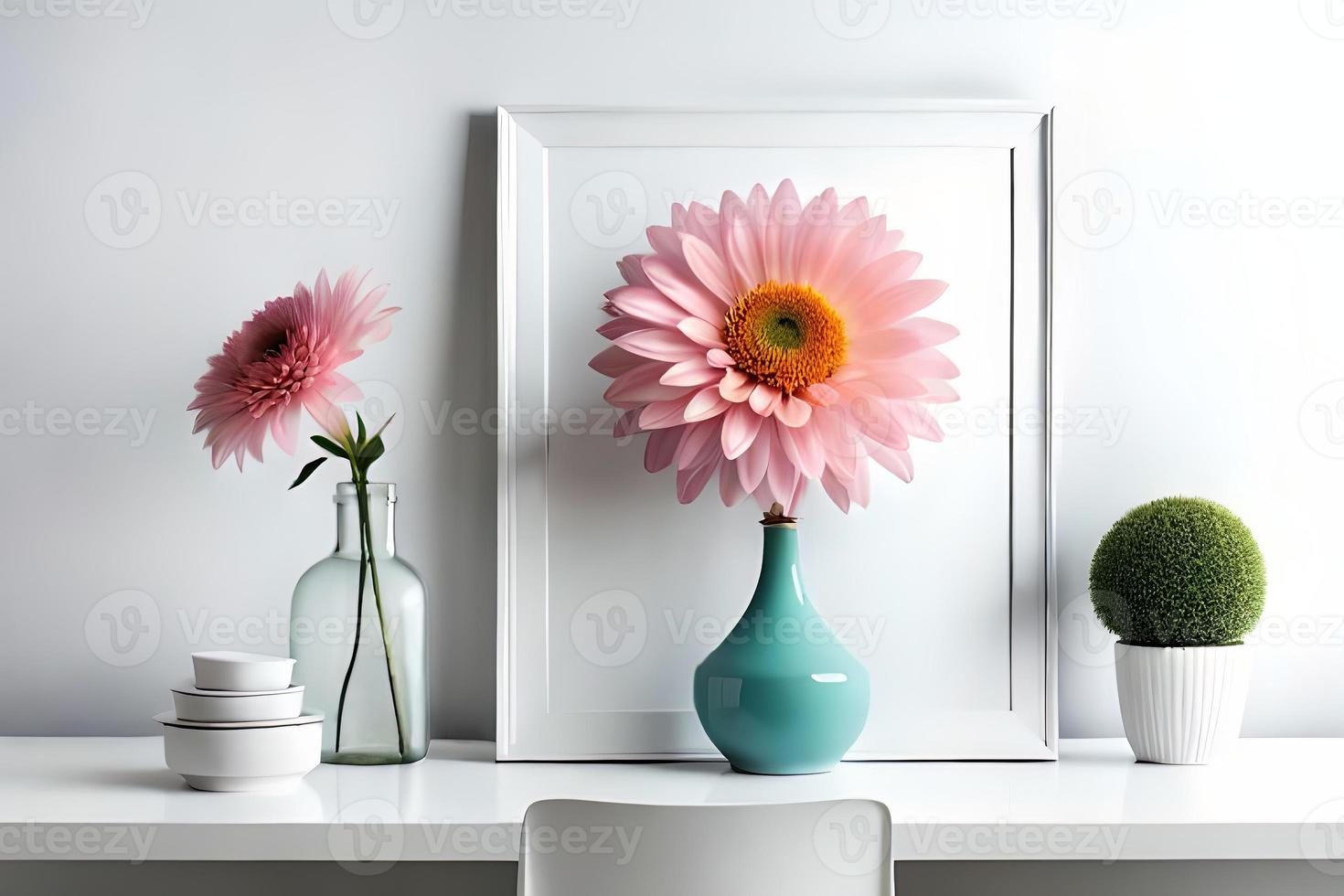 mínimo branco cenário quadro, Armação tela de pintura exibição com flor dentro vaso foto