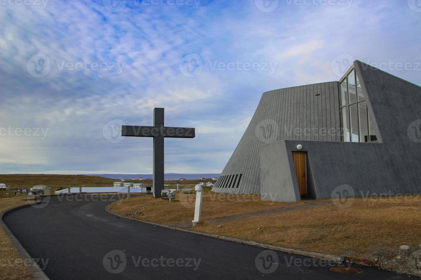 igreja, concreto construção, com uma ampla cruzar, Novo freguesia igreja, bloendus, foto