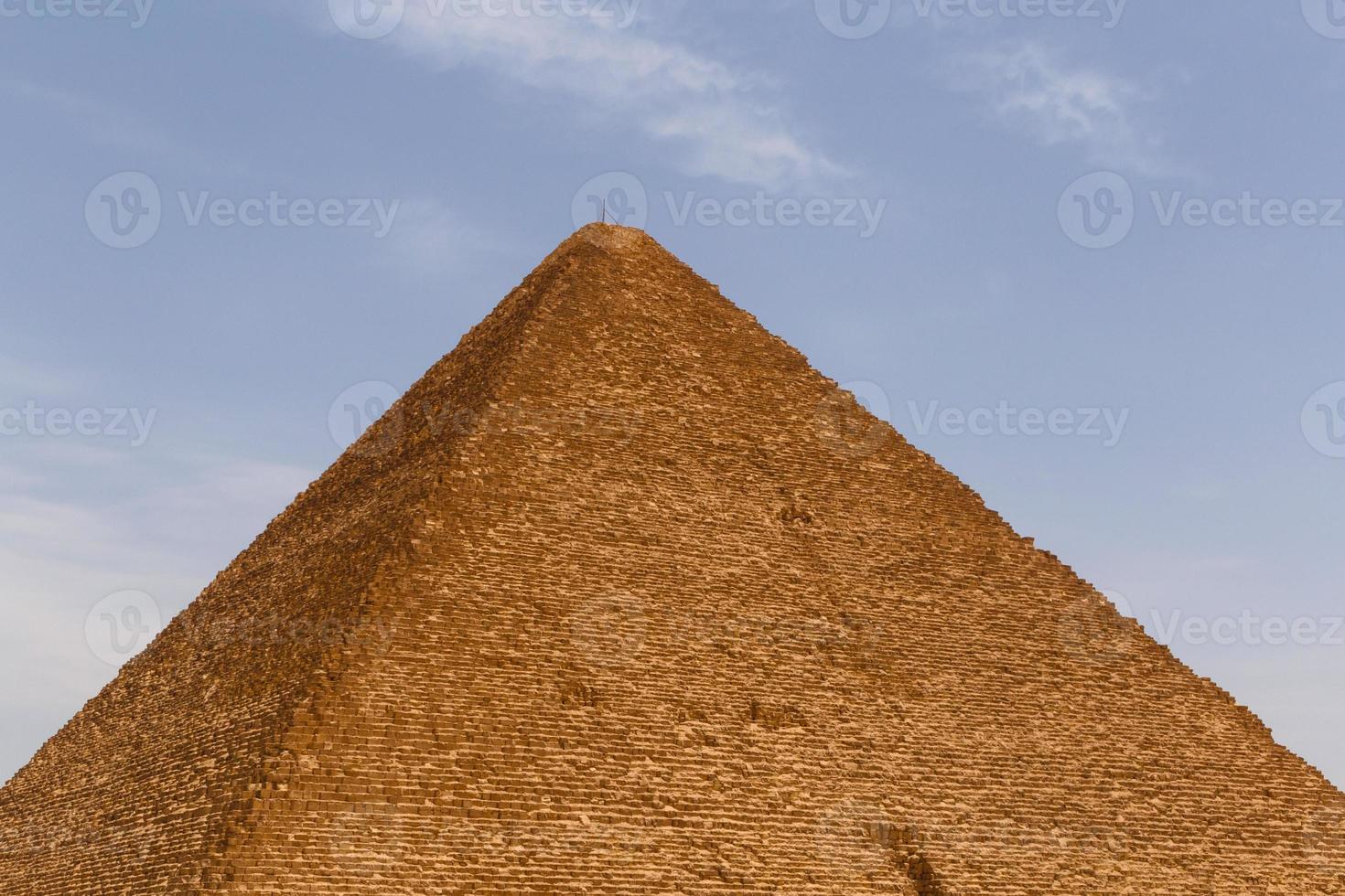 ótimo pirâmide do cheops dentro giza foto