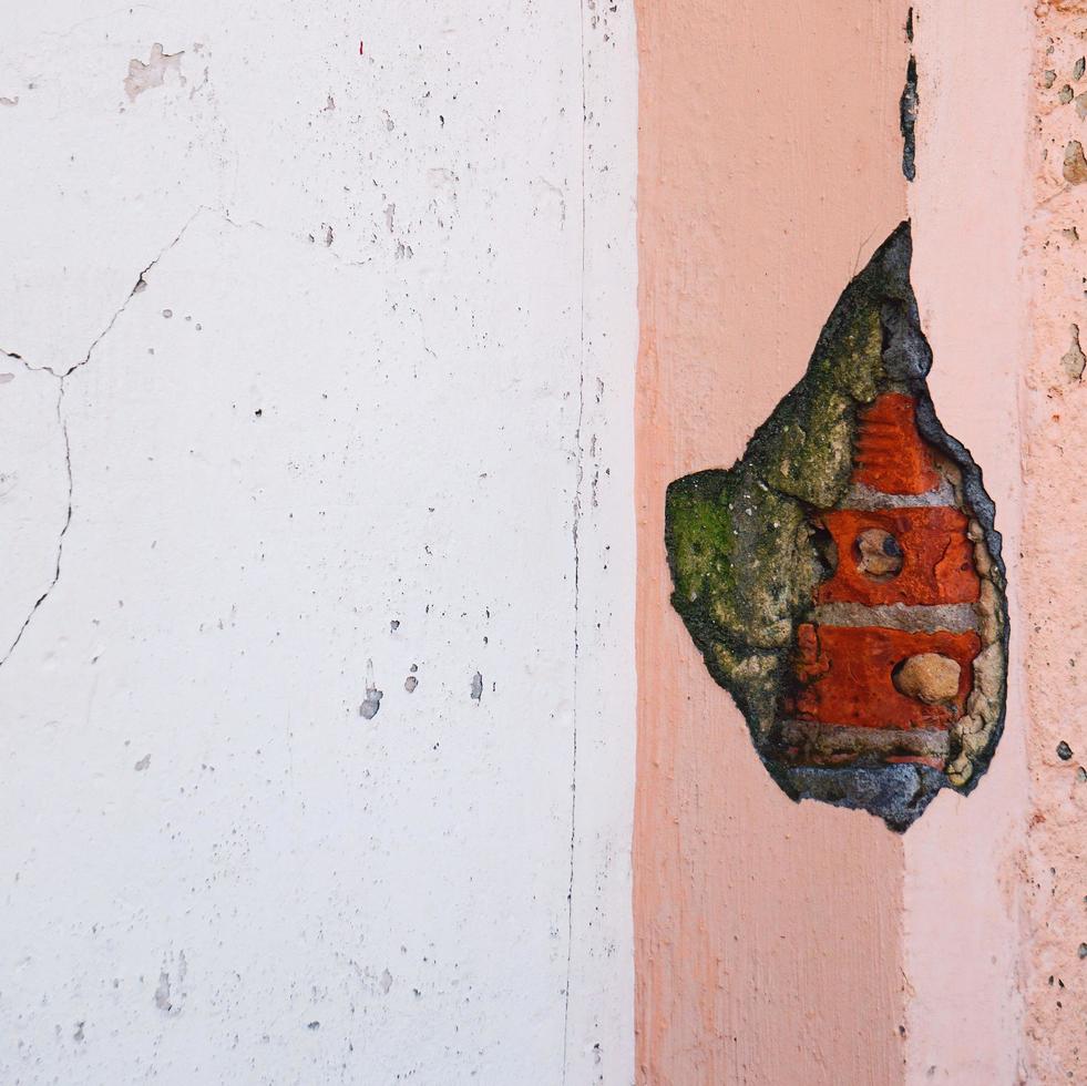 fachada de prédio de parede branca e rosa foto