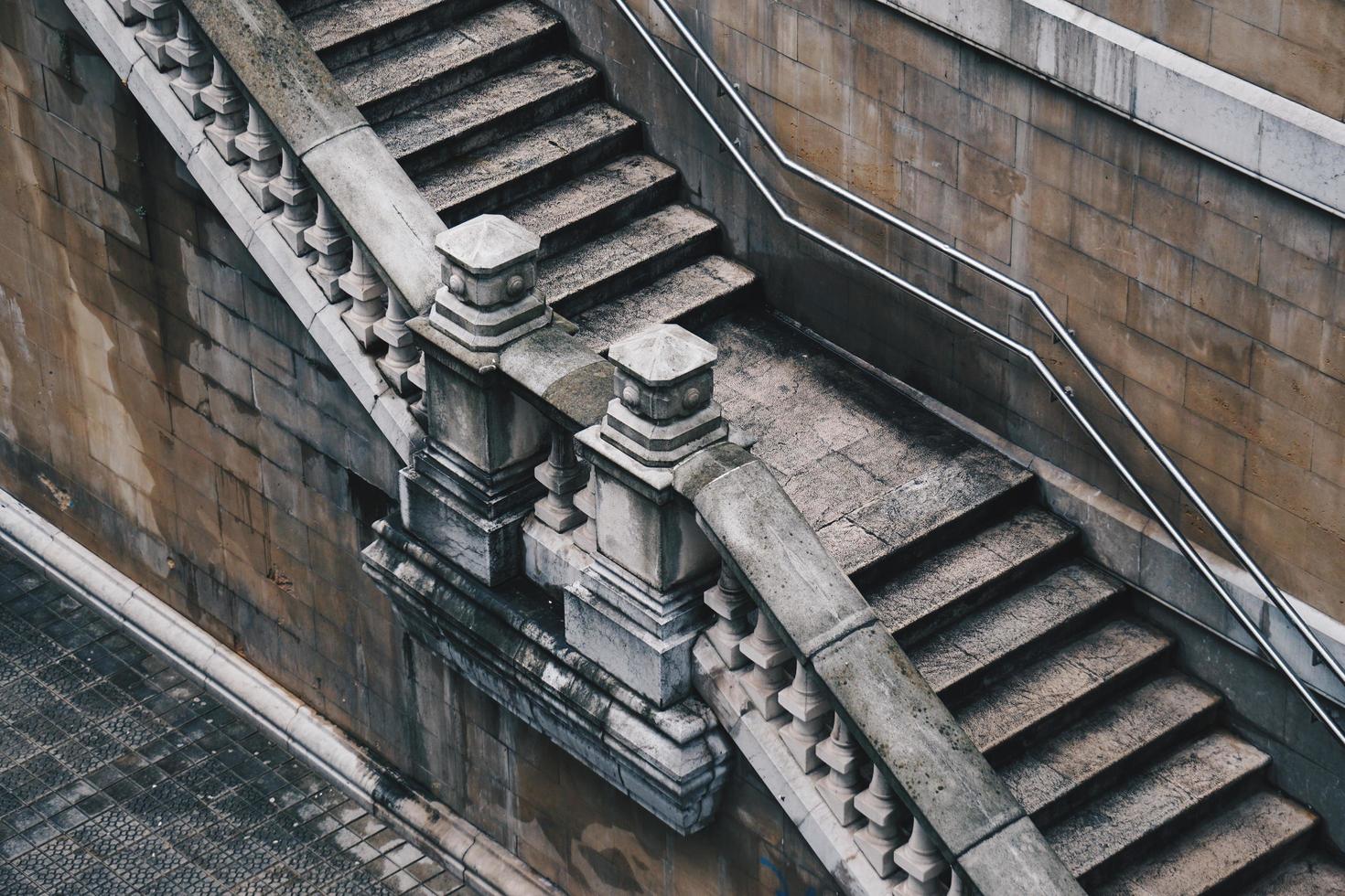 arquitetura de escadas na cidade de bilbao, espanha foto