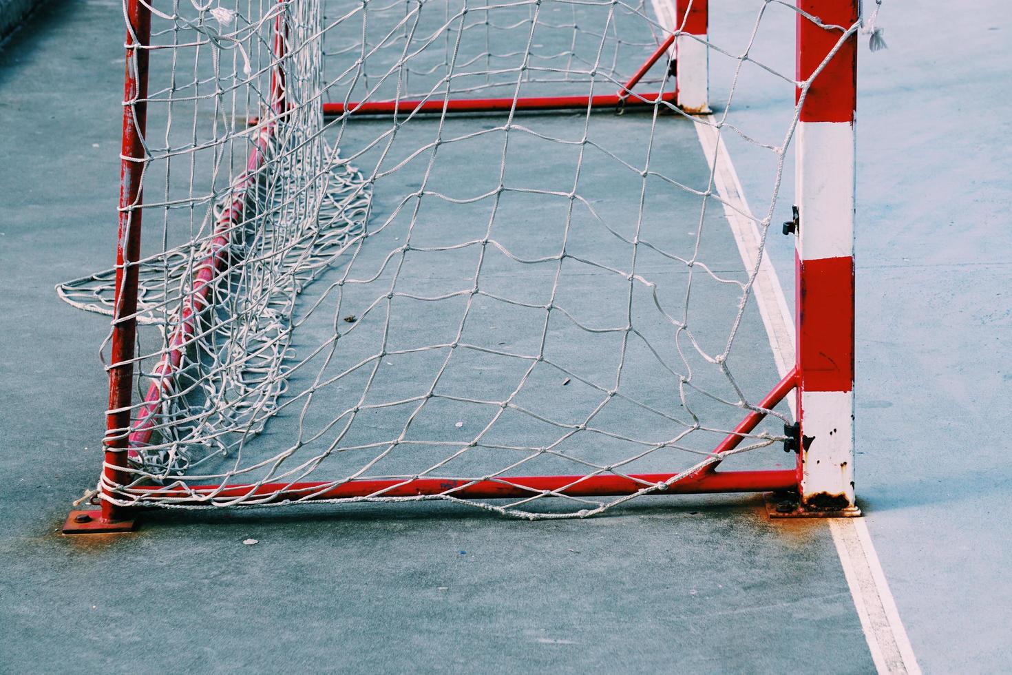 equipamento esportivo antigo abandonado futebol de rua foto