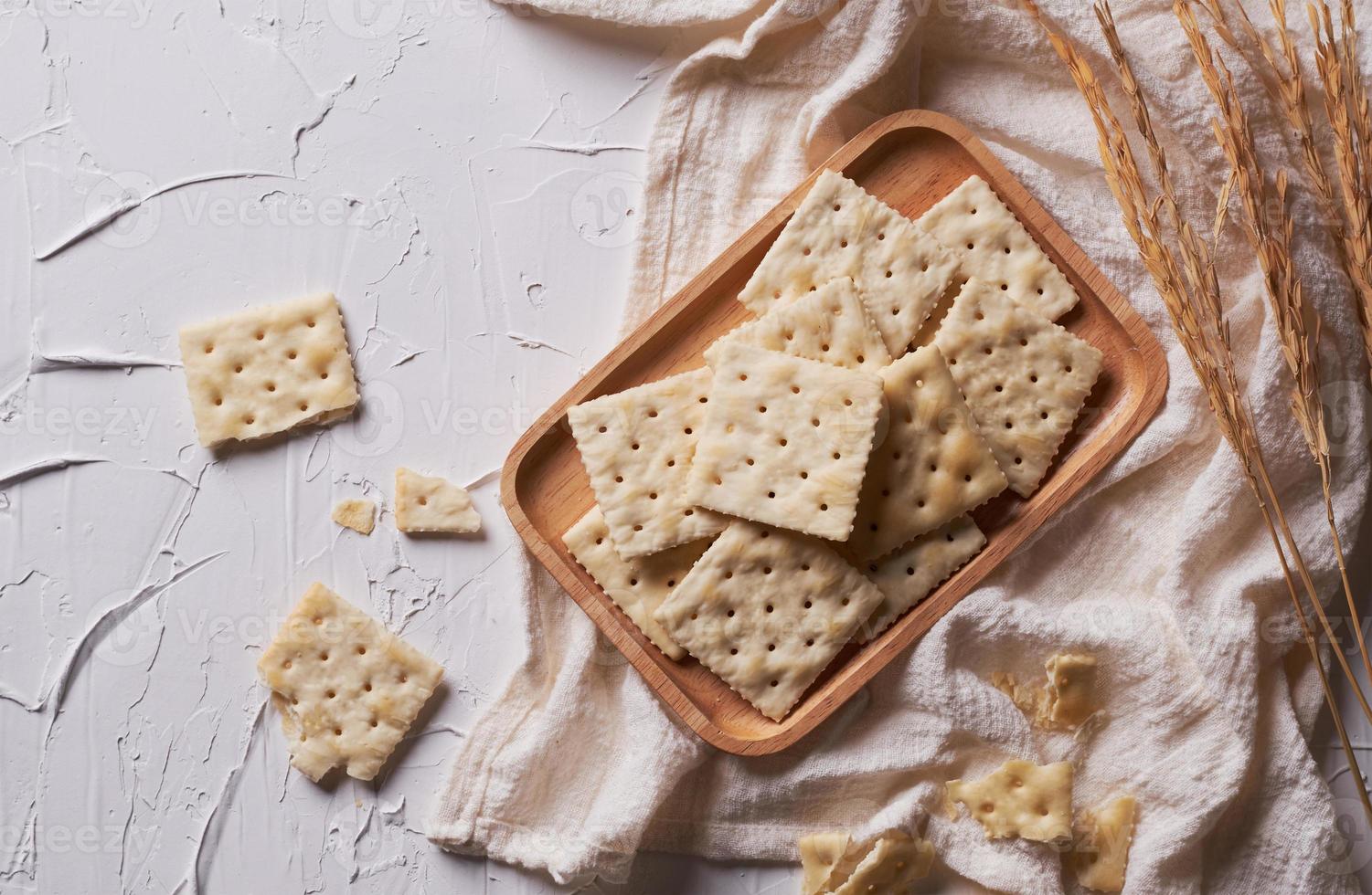 topo Visão caseiro quadrado biscoitos em branco mesa foto