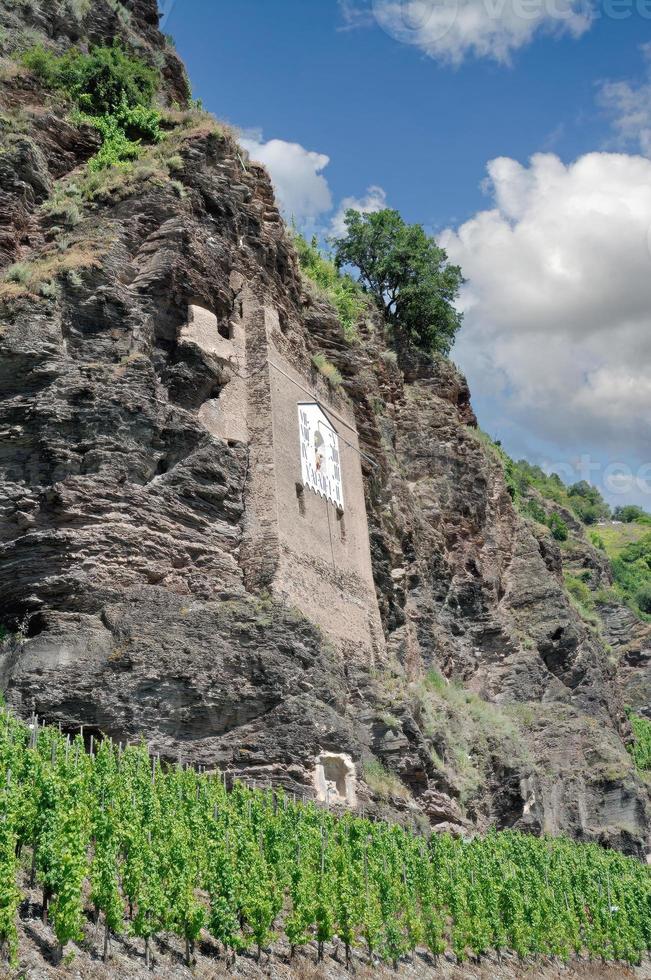 relógio de sol dentro a Vinhedo do uerzig, mosel rio, mosel Vale, Renânia-Palatinado, Alemanha foto