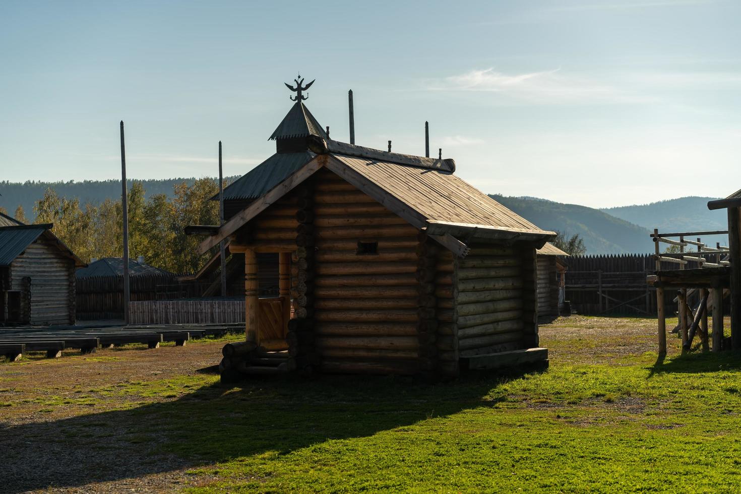 cabanas de madeira em taltsy, irkutsk foto