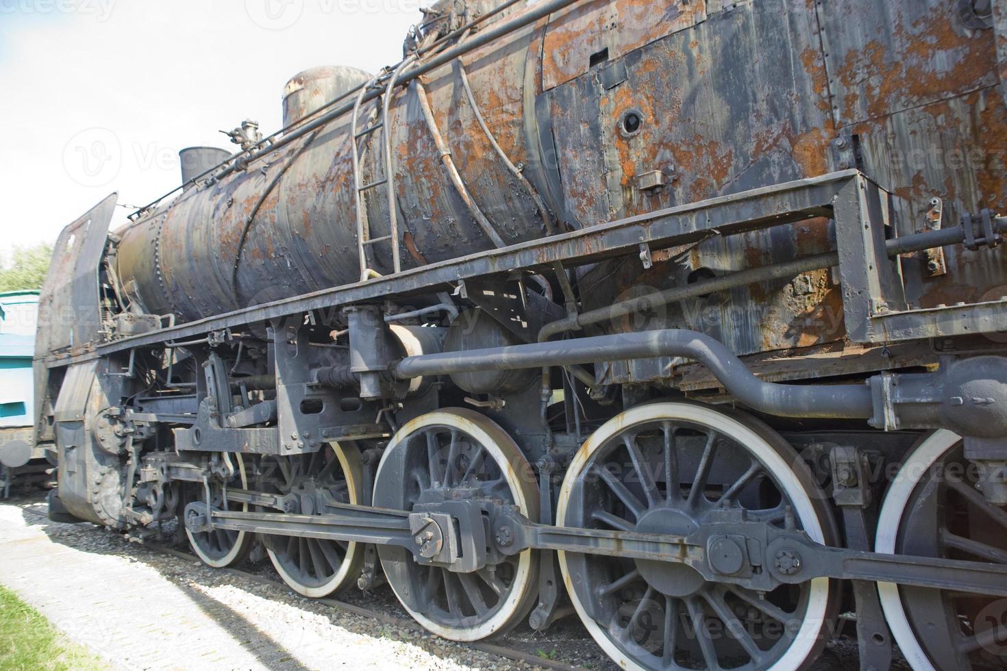 lindo velho destruído histórico estrada de ferro em pé dentro a museu foto
