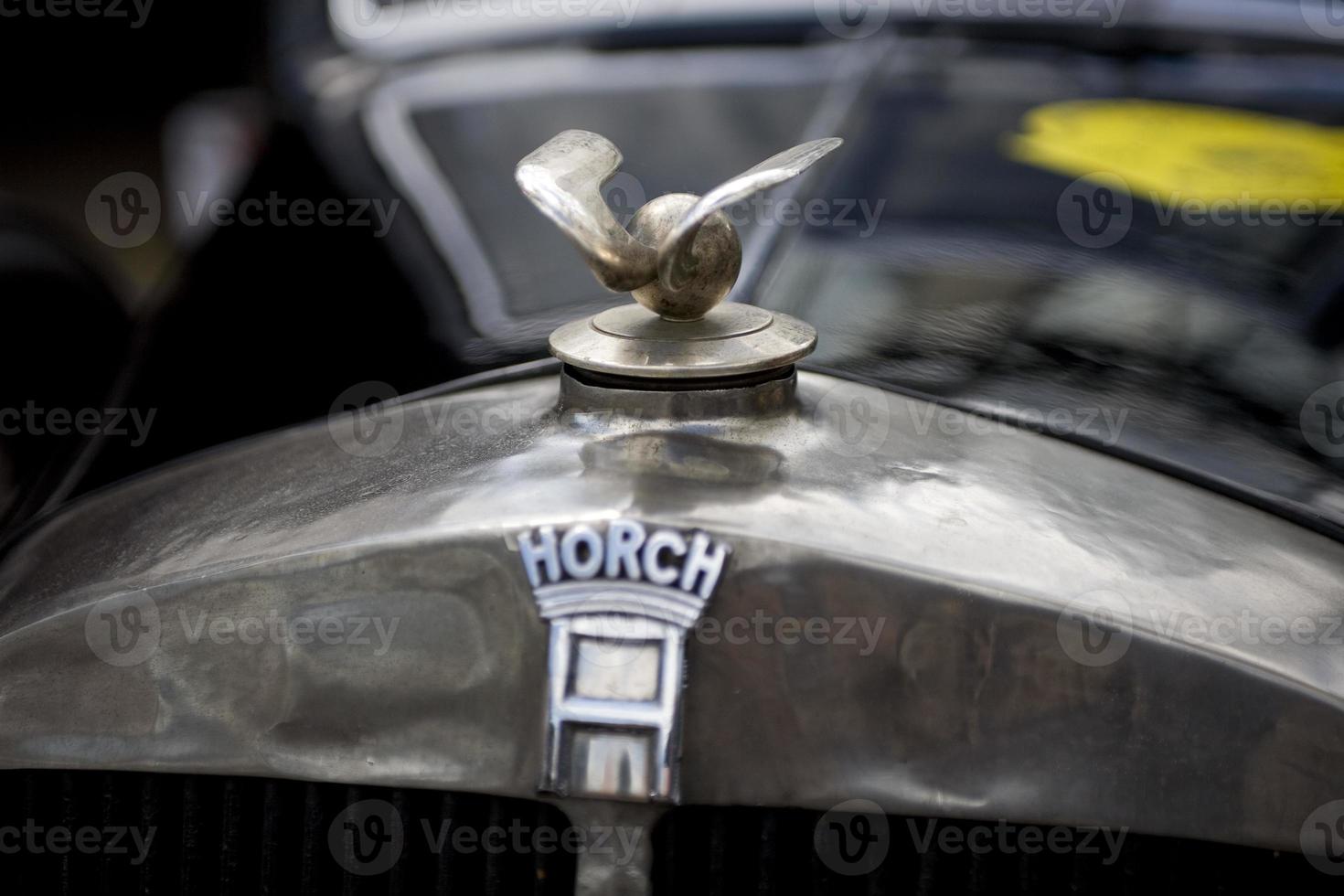 velho vintage metal detalhes carro dentro a museu fechar-se foto