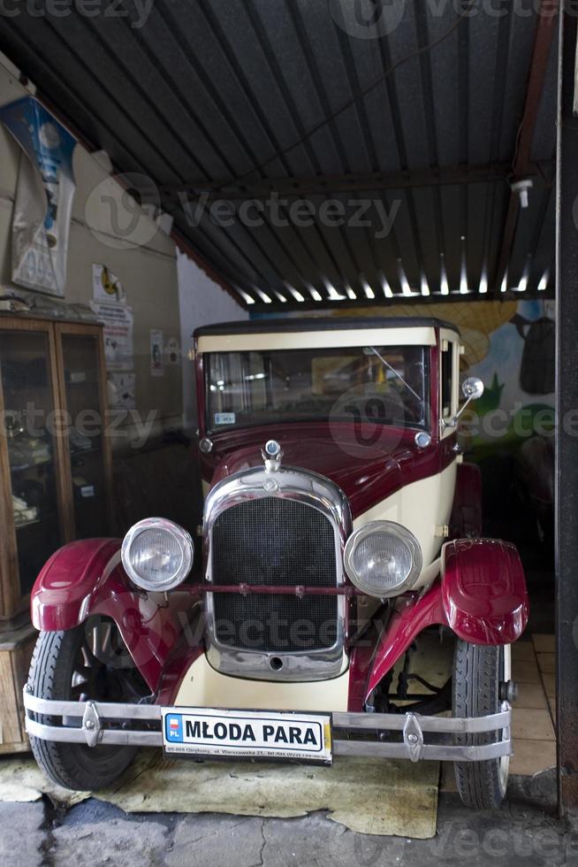 velho vintage metal detalhes carro dentro a museu fechar-se foto