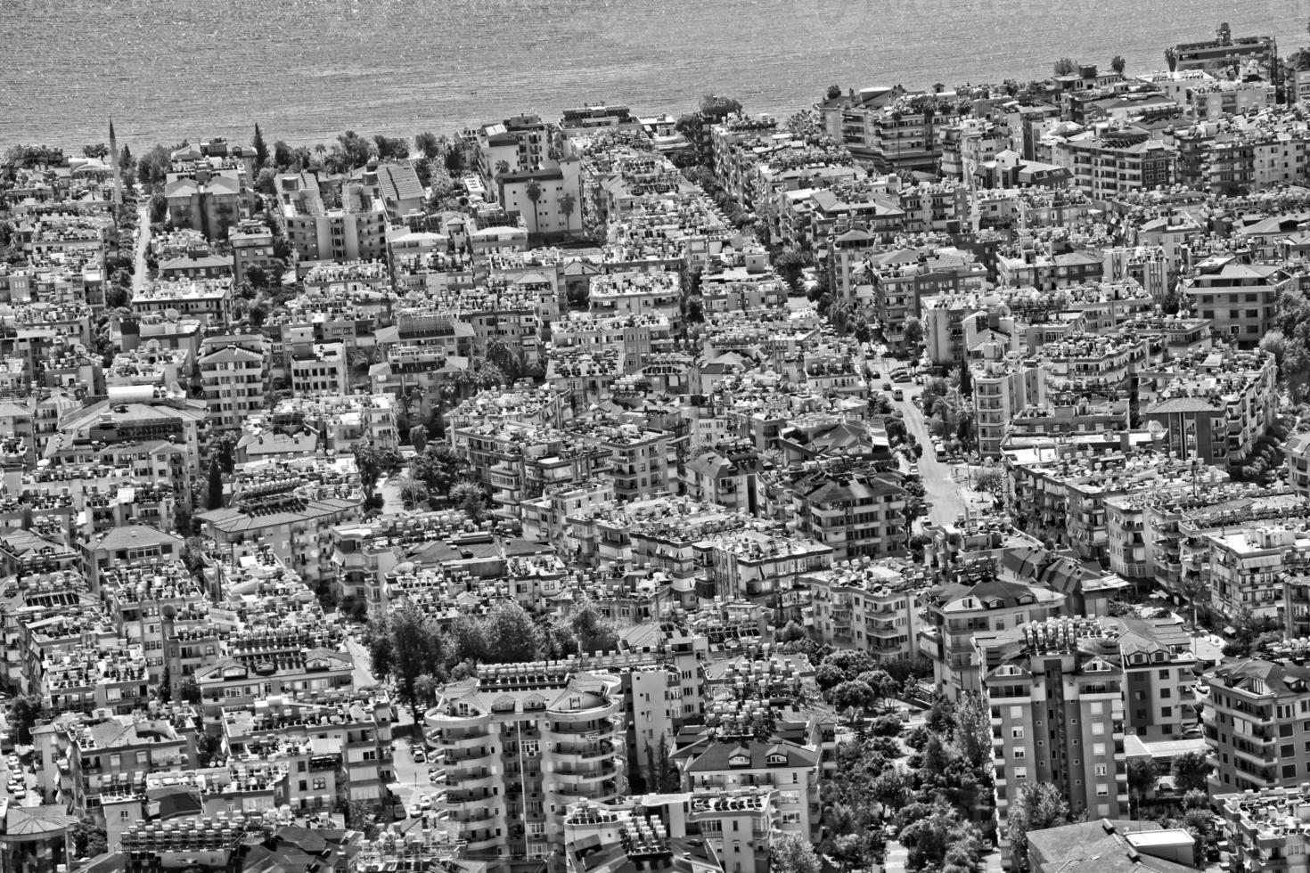 Visão a partir de a vantagem ponto do a cidade do alanya dentro Peru e a Mediterrâneo mar foto