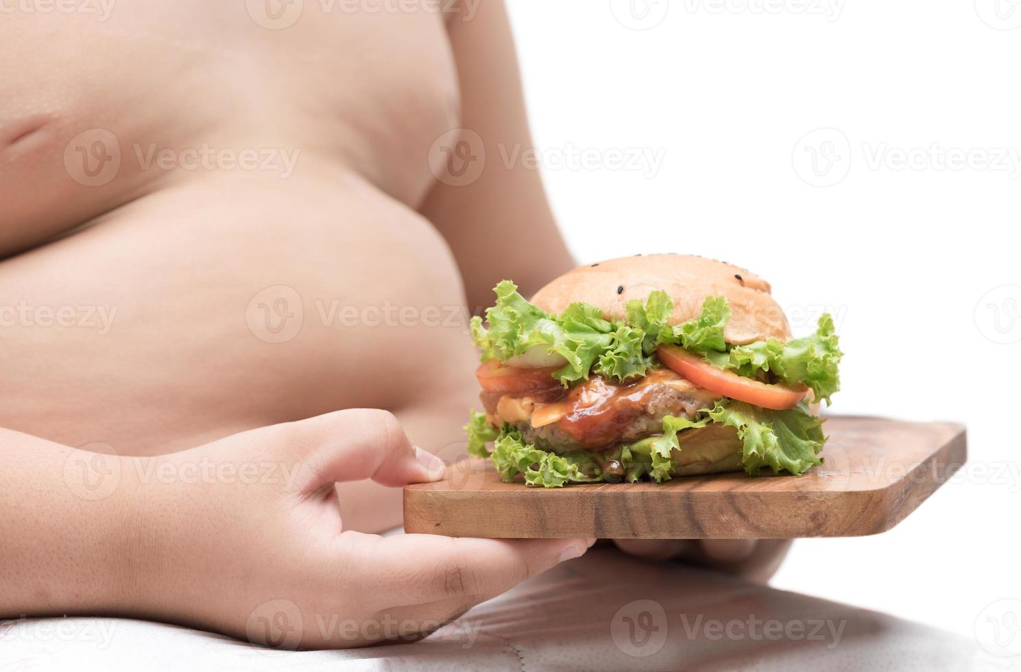 carne de porco Hamburger em madeira prato e obeso Garoto fundo foto