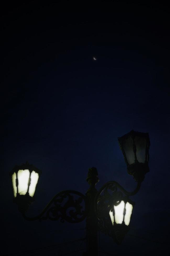 yogyakarta cidade parque luzes contra a fundo do a céu às noite foto