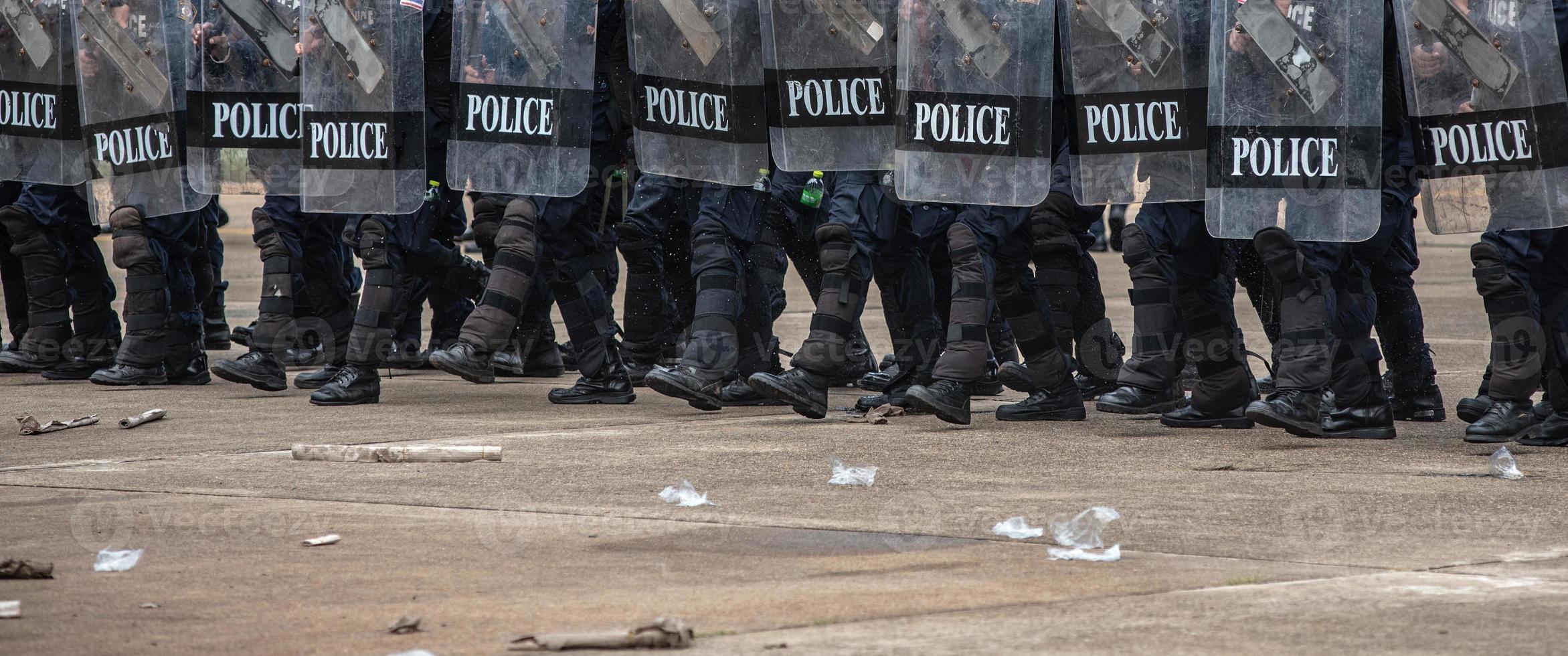 tumulto polícia colidiu com a manifestantes. foto