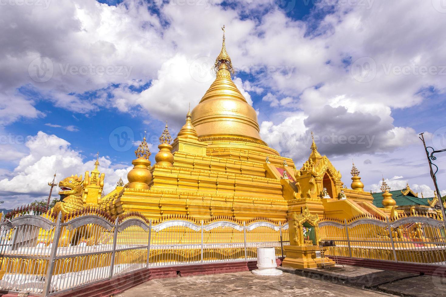 Kuthodaw pagode, mandalay, myanmar foto