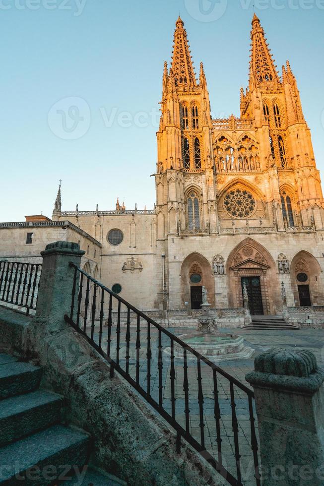 pôr do sol às a catedral do burgos, Espanha. foto