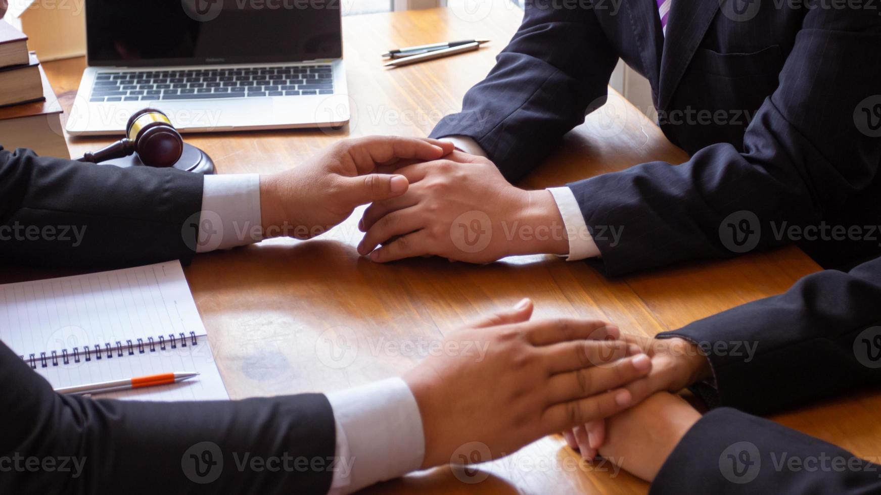 advogado escritório é aberto para providenciar adendo em legal problemas tão este Essa quem precisar legal assistência pode venha para receber preciso consultor e conselho. conceito do legal adendo para Compreendo lei apropriadamente. foto