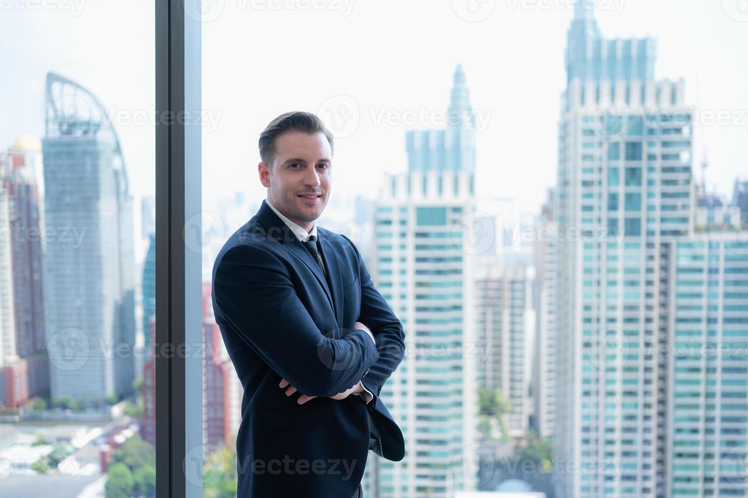 retrato do pessoa de negócios e a geração personalidades do Novo executivos com Boa Ideias, personalidade, e visão. foto