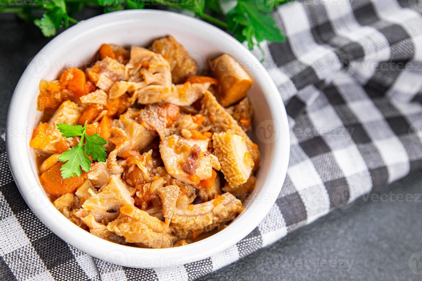 carne tripas Comida lanche miudezas carne refeição em a mesa cópia de espaço Comida fundo rústico topo Visão foto