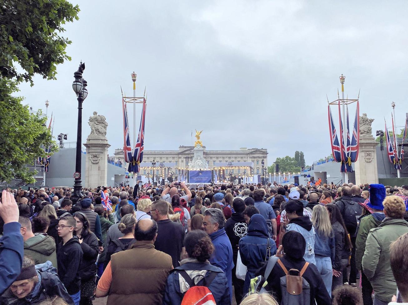 Londres dentro a Reino Unido dentro Junho 2022. pessoas a comemorar a rainhas platina jubileu foto