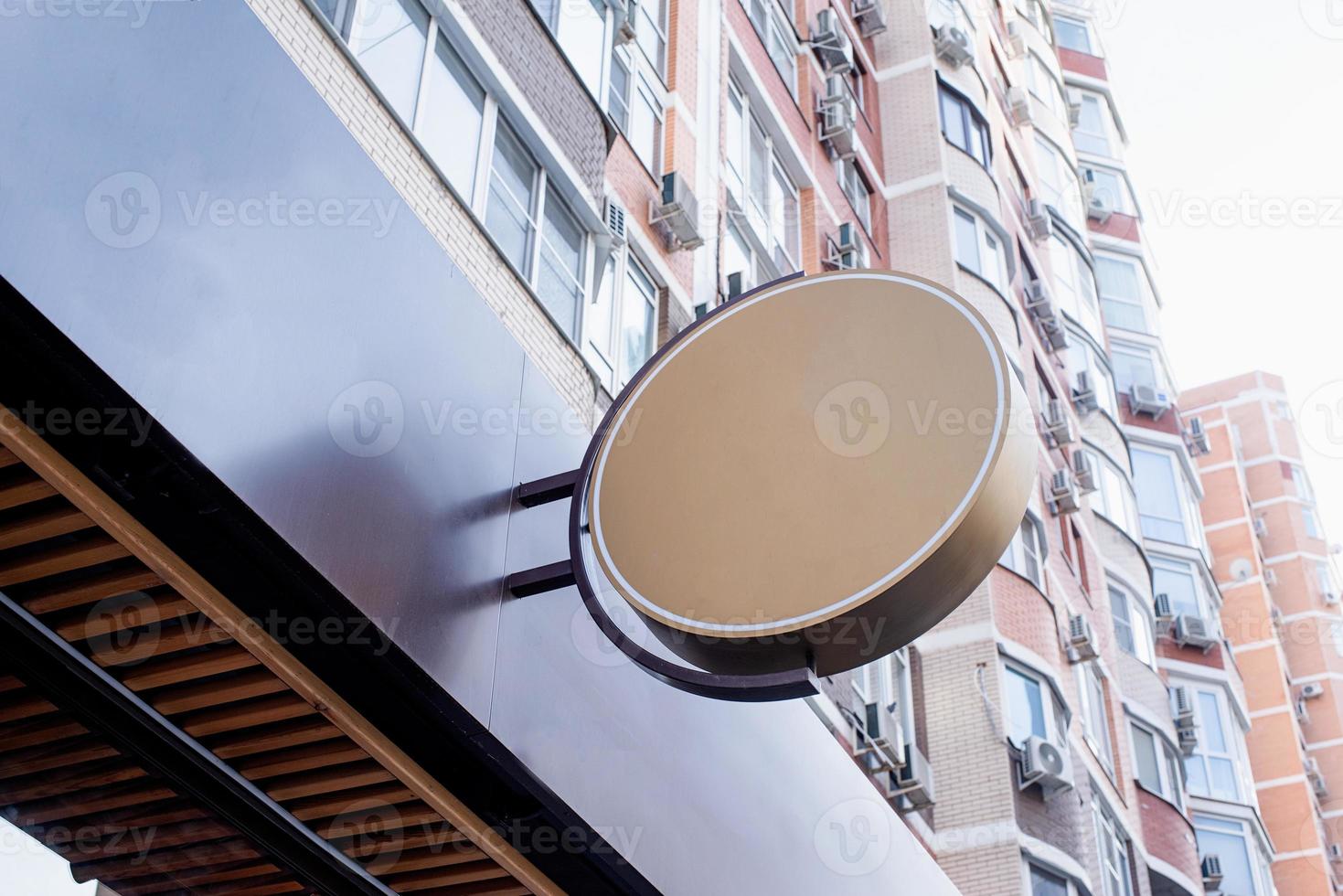 Castanho volta logotipo em tijolo parede construção exterior para brincar Projeto foto