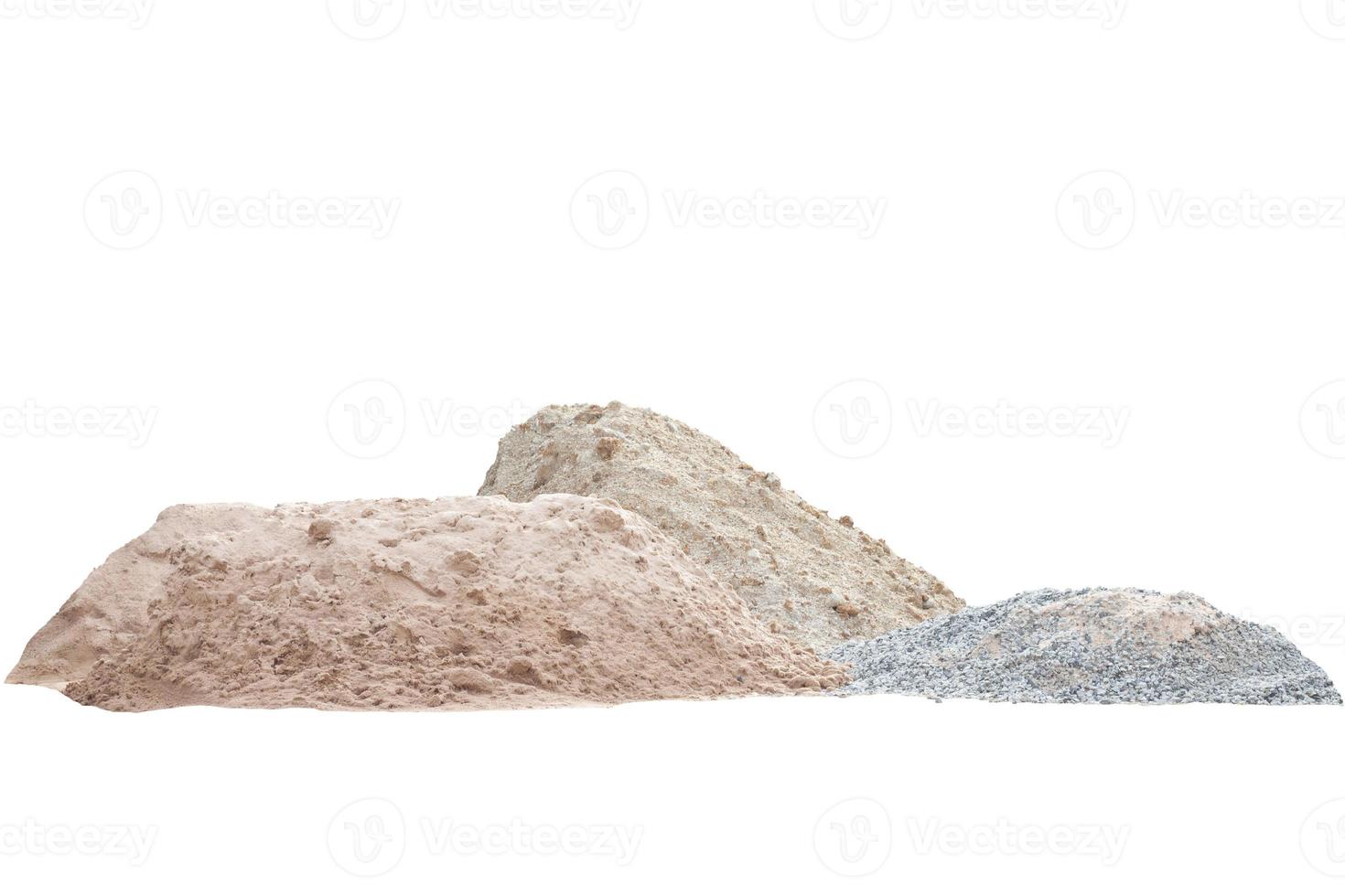 pilha do molhado areia e cascalho ou pedra dentro construção local isolado em branco fundo incluído recorte caminho. foto