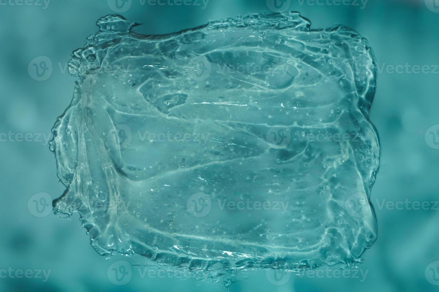 Claro gel amostra dentro água azul foto