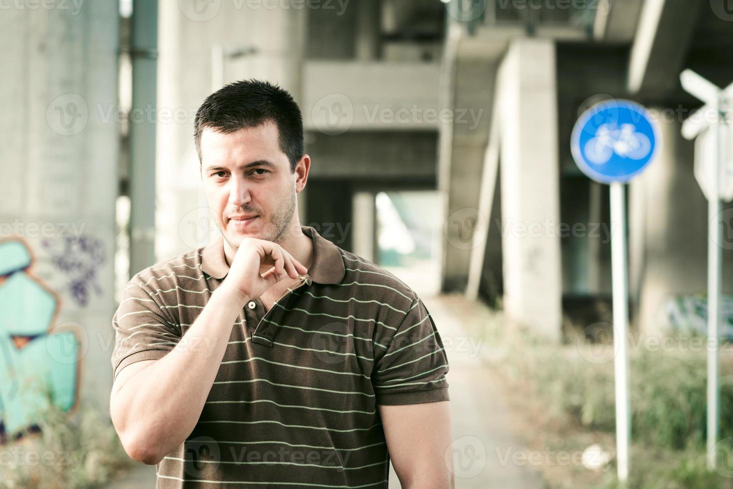 masculino retrato ao ar livre foto