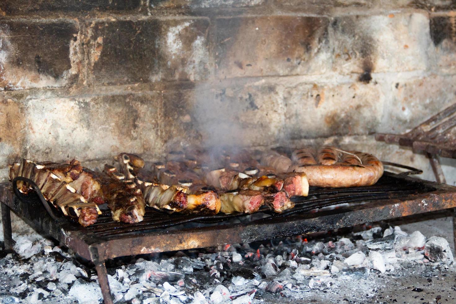 grelhado carne, típica Argentino gastronomia foto