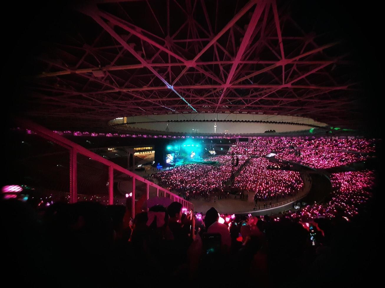 Jacarta, Indonésia em marcha 2023. a atmosfera do do blackpink show dentro Jacarta, nascermos dentro Rosa mundo Tour foto