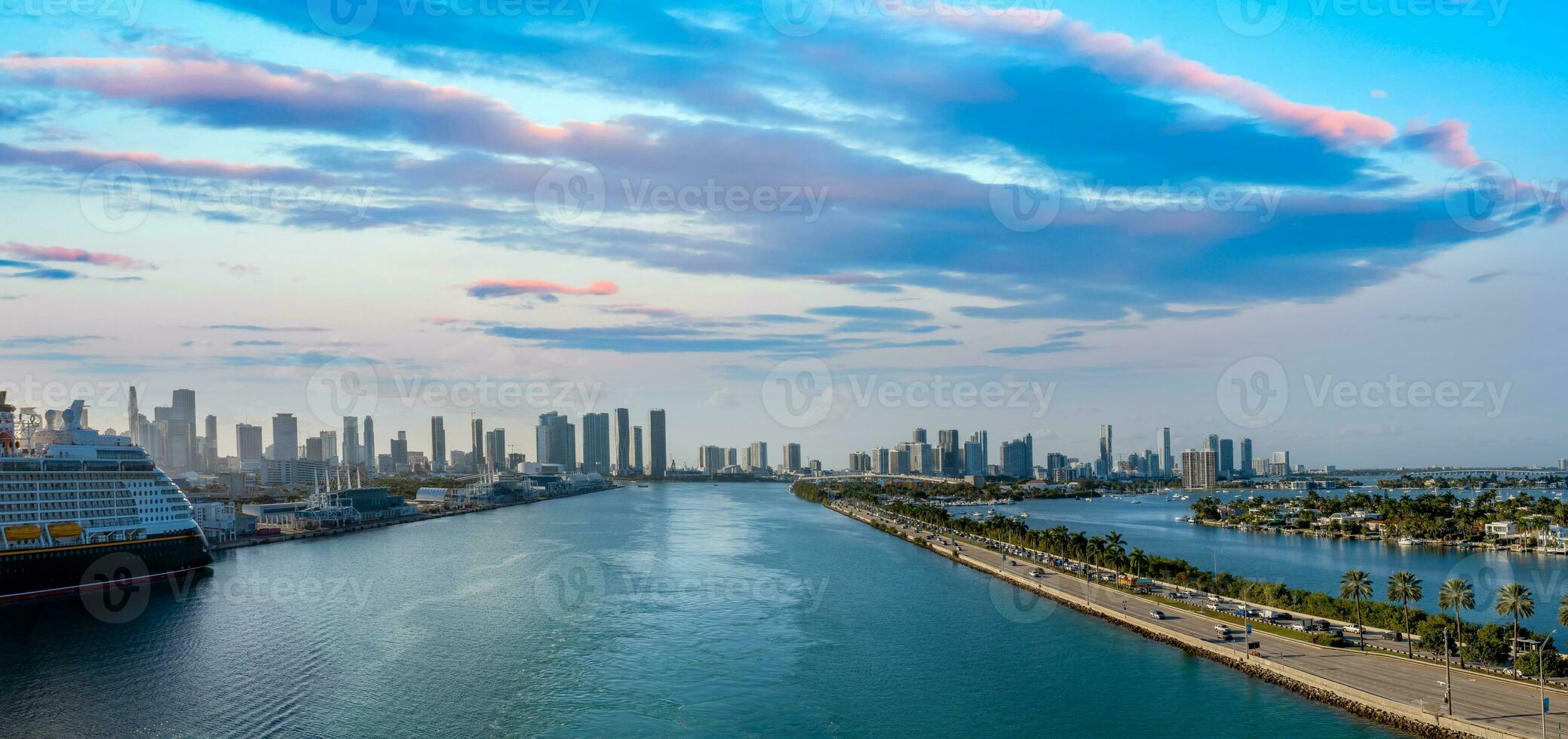 EUA, cênico miami Porto panorâmico Horizonte fechar para miami porta e Biscaia baía foto