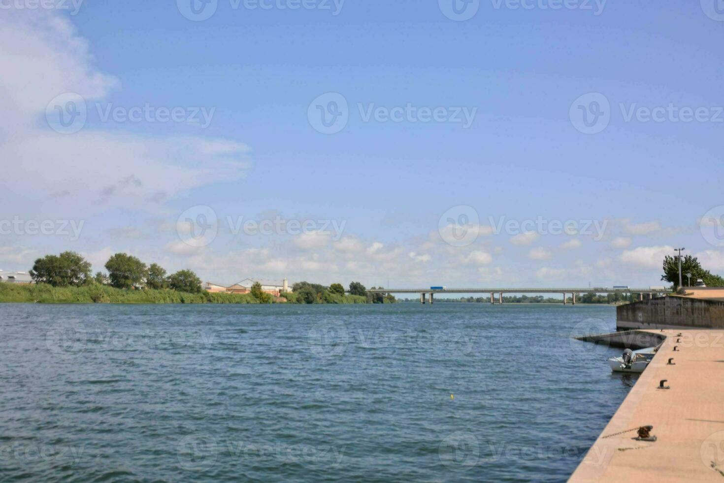 vista panorâmica do rio foto