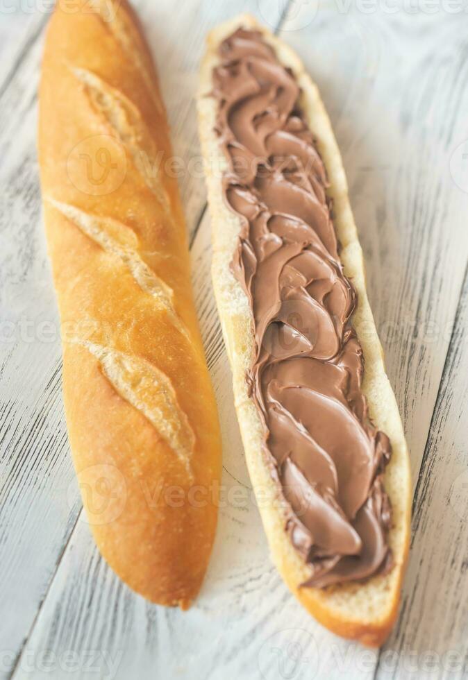 baguete com creme de chocolate foto