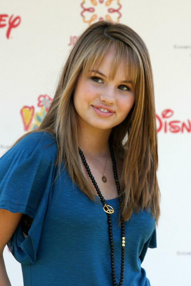 debby Ryan A chegar às uma Tempo para Heróis celebridade carnaval beneficiando a elizabeth glacê pediatria Auxilia Fundação às a Wadsworth teatro motivos dentro Westwood ca em Junho 7 2009 2009 foto