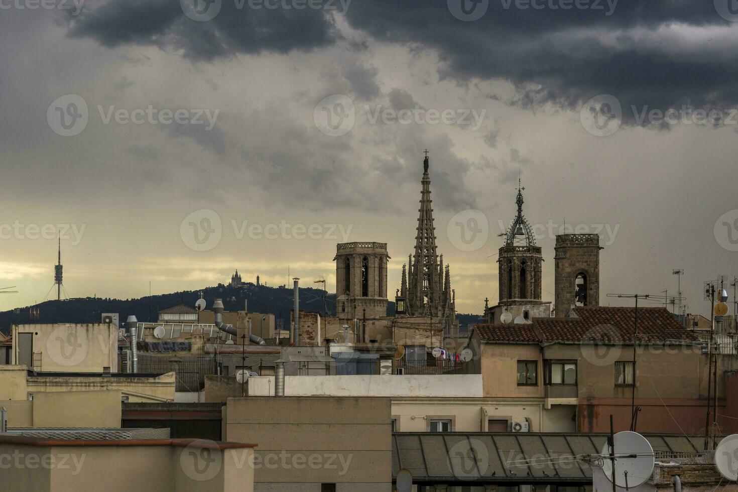 Barcelona gótico catedral com tempestade nuvens, gótico foto