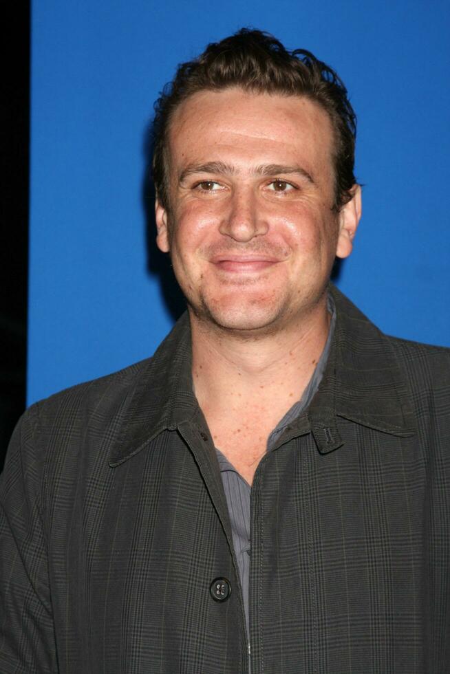 los angeles set 16 Jason segel chega às a cbs outono festa 2010 às a colônia em setembro 16 2010 dentro los angeles ca foto