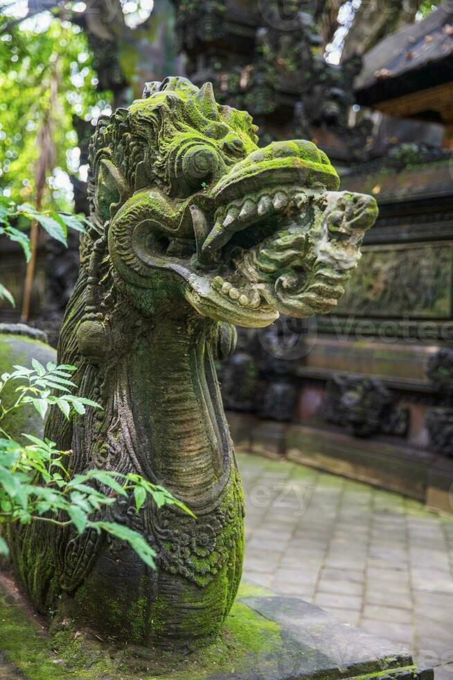 tradicional balinesa estátua Dragão. ubud foto