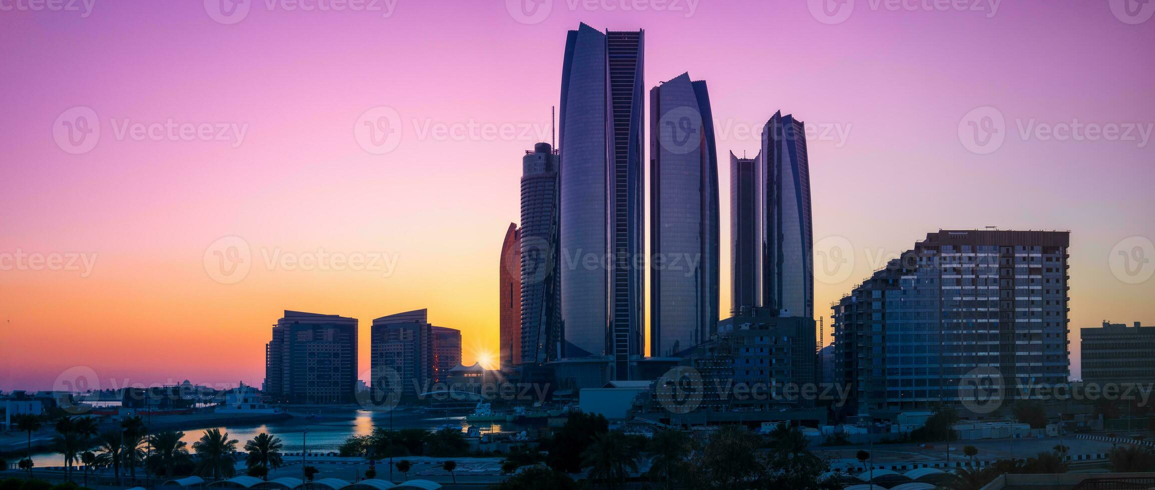 uae, Unidos árabe emirados, abu dhabi centro da cidade panorama e financeiro Centro Horizonte foto