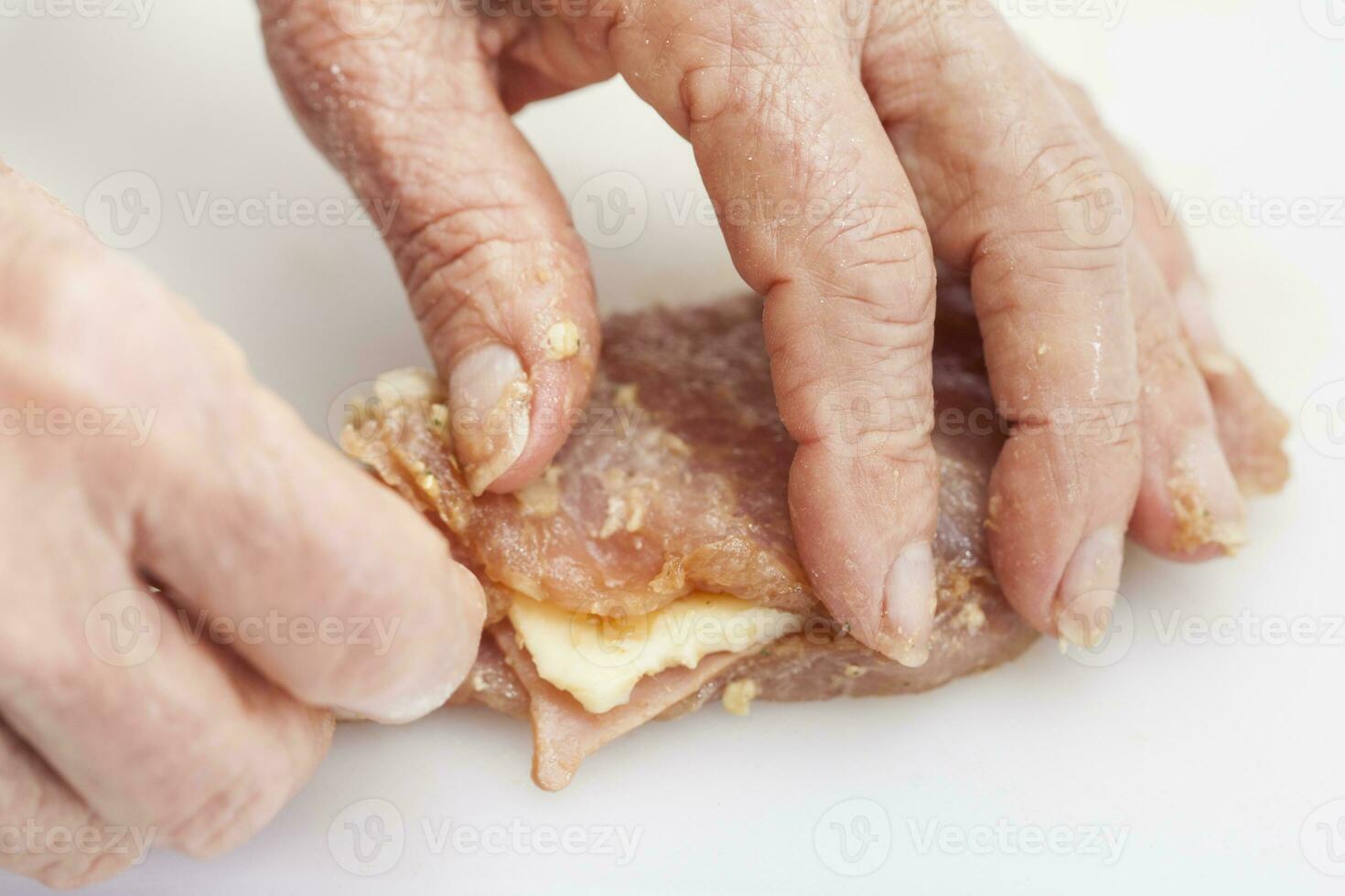 o preenchimento a carne de porco lombo com queijo e presunto foto