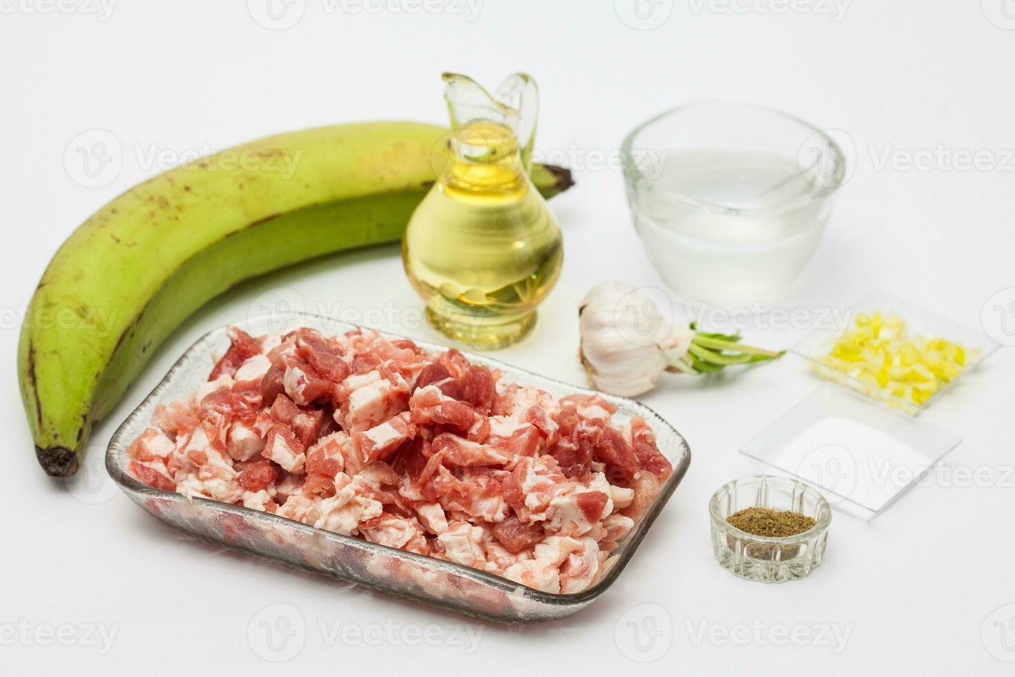 preparação do bananeira Croquetes - bolinhos salgados recheado com carne de porco torresmo foto