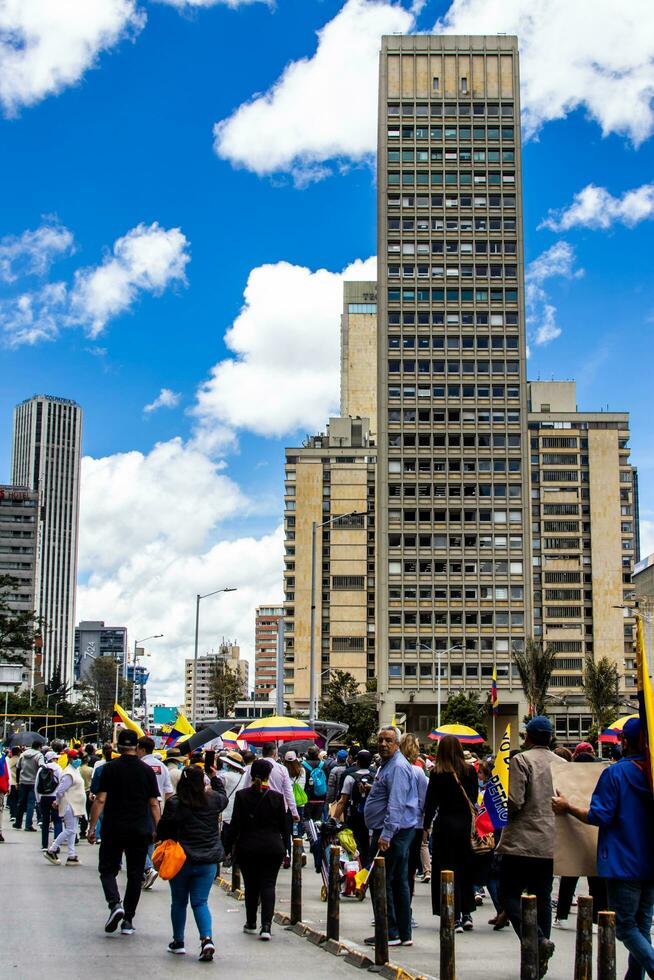 bogotá, Colômbia, 2022. pacífico protesto marchas dentro Bogotá Colômbia contra a governo do gustavo petro. foto