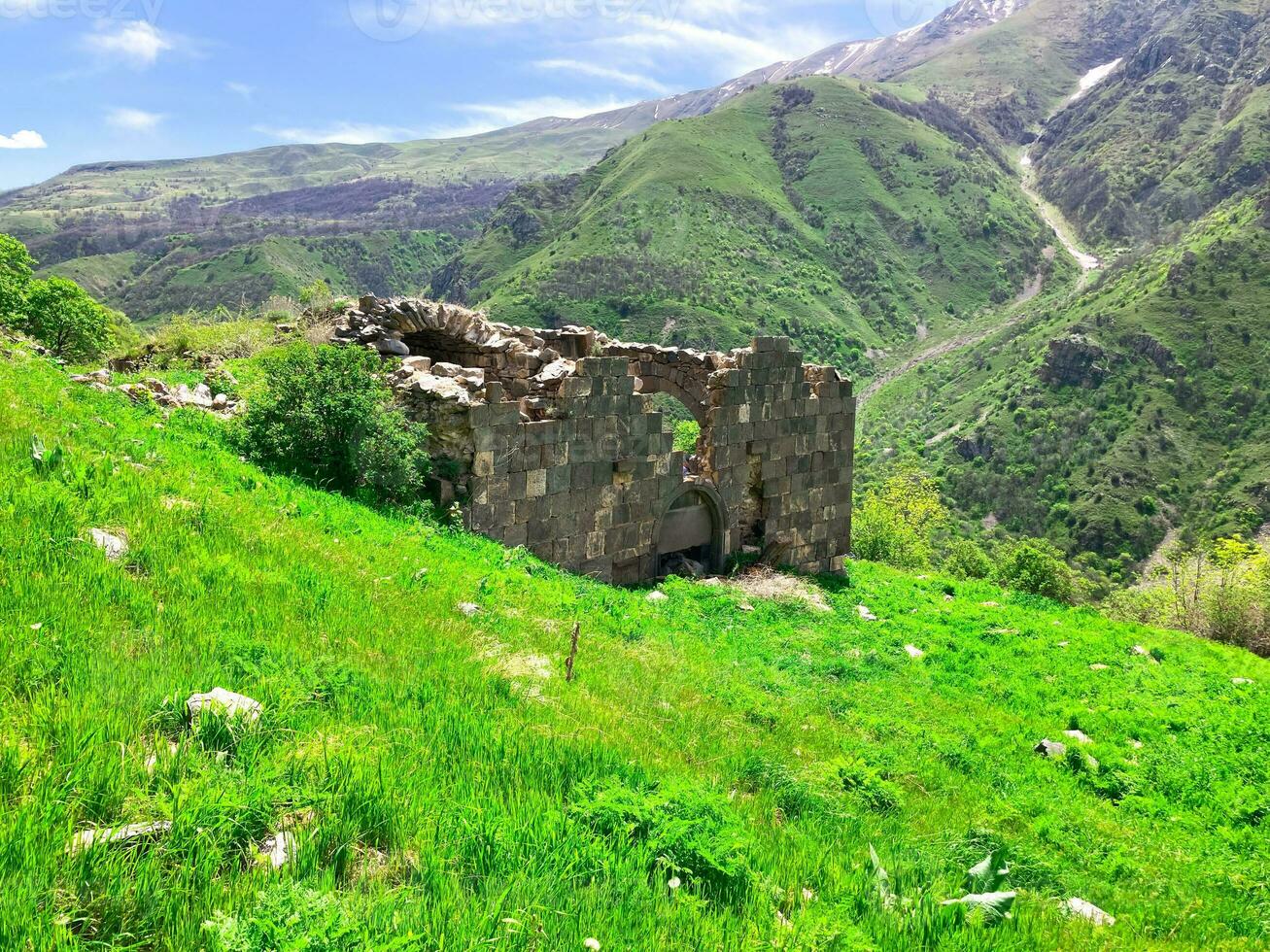 hermon mosteiro, Vila do yeghegis dentro vayots dzor província foto