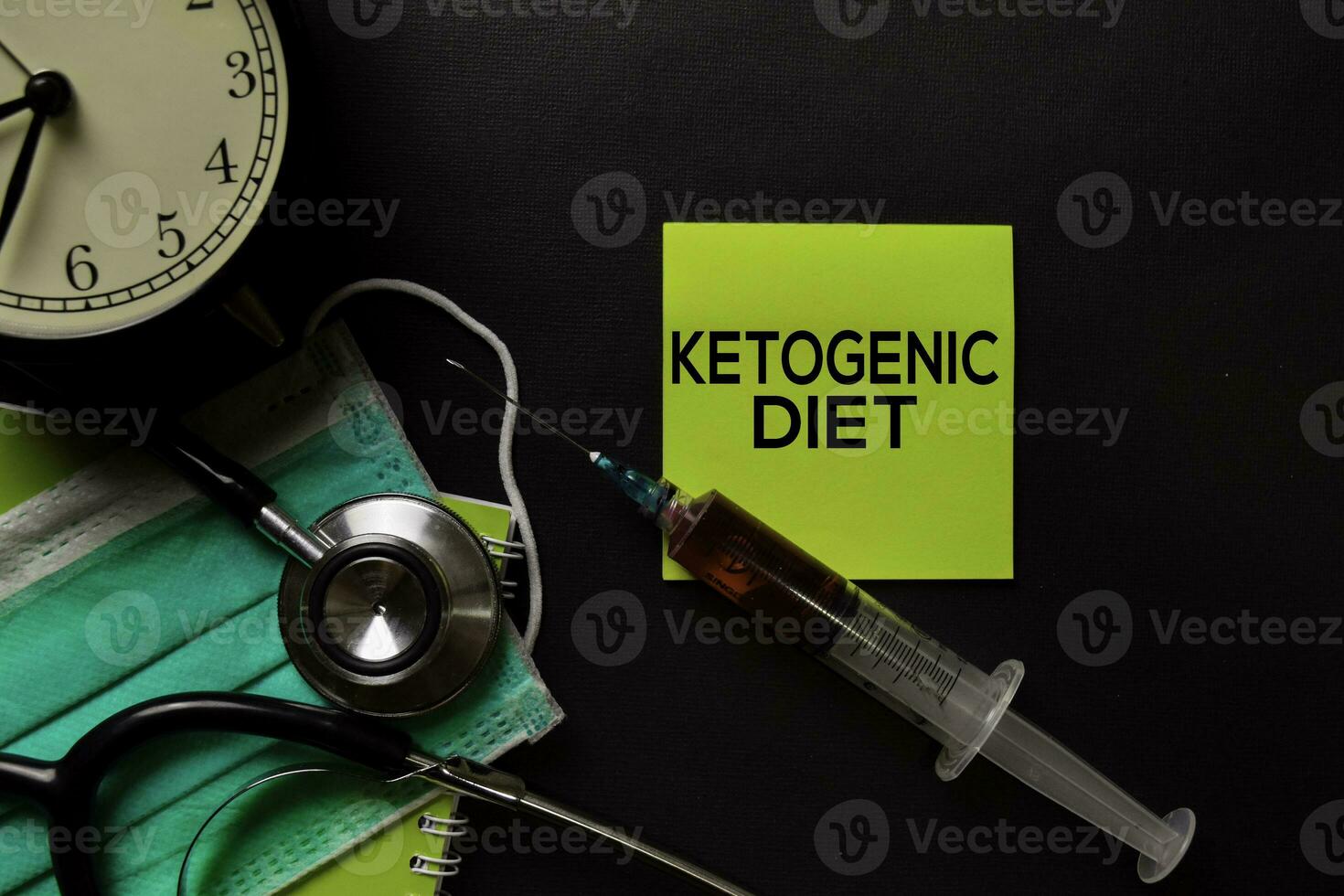 cetogênico dieta texto em topo Visão Preto mesa com sangue amostra e cuidados de saúde médico conceito. foto