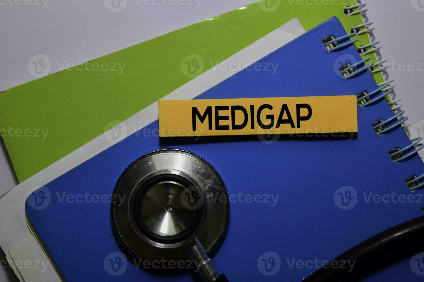 medigap escrever em pegajoso observação. médico ou cuidados de saúde conceito foto