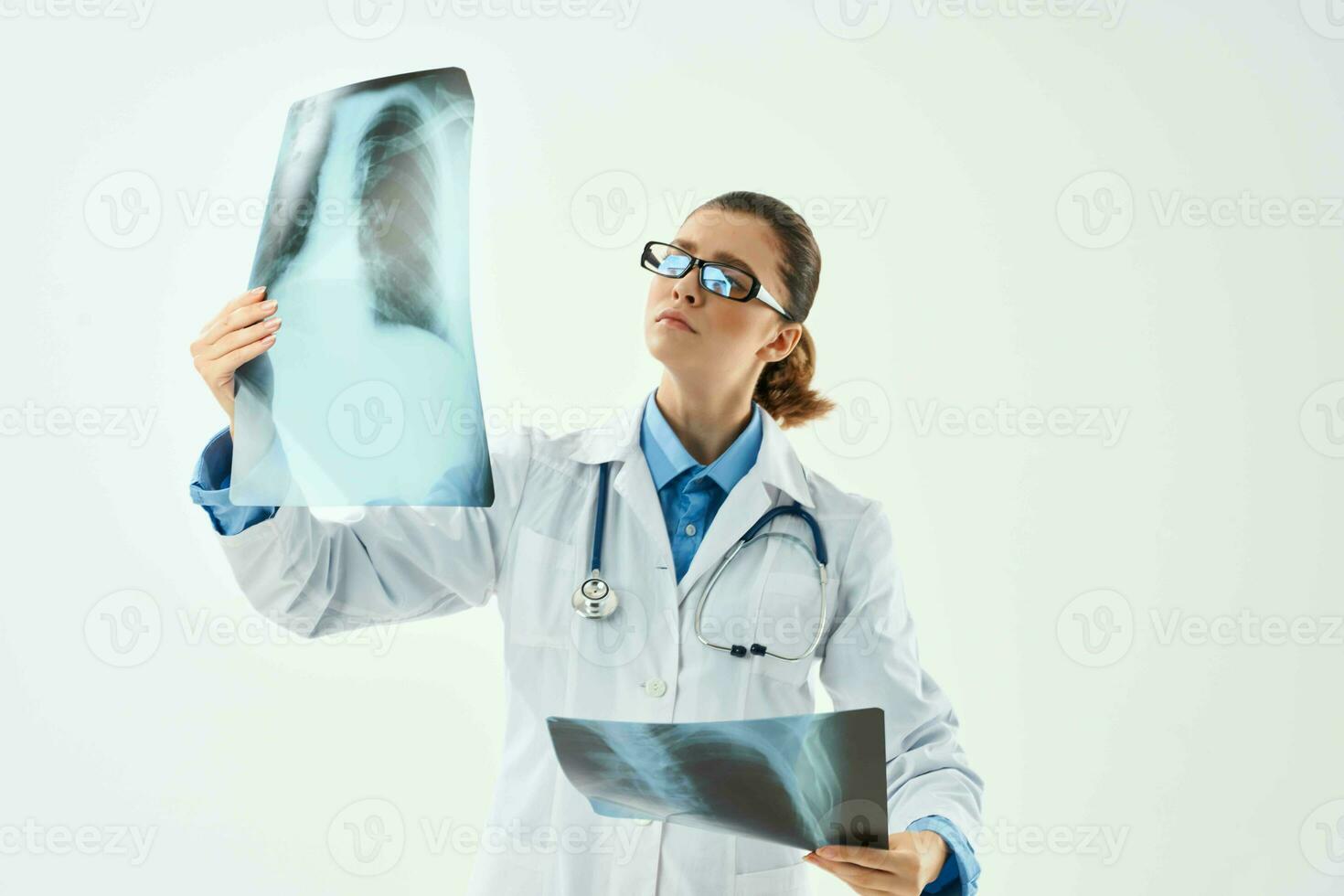 fêmea médico diagnóstico hospital laboratório branco casaco exame foto