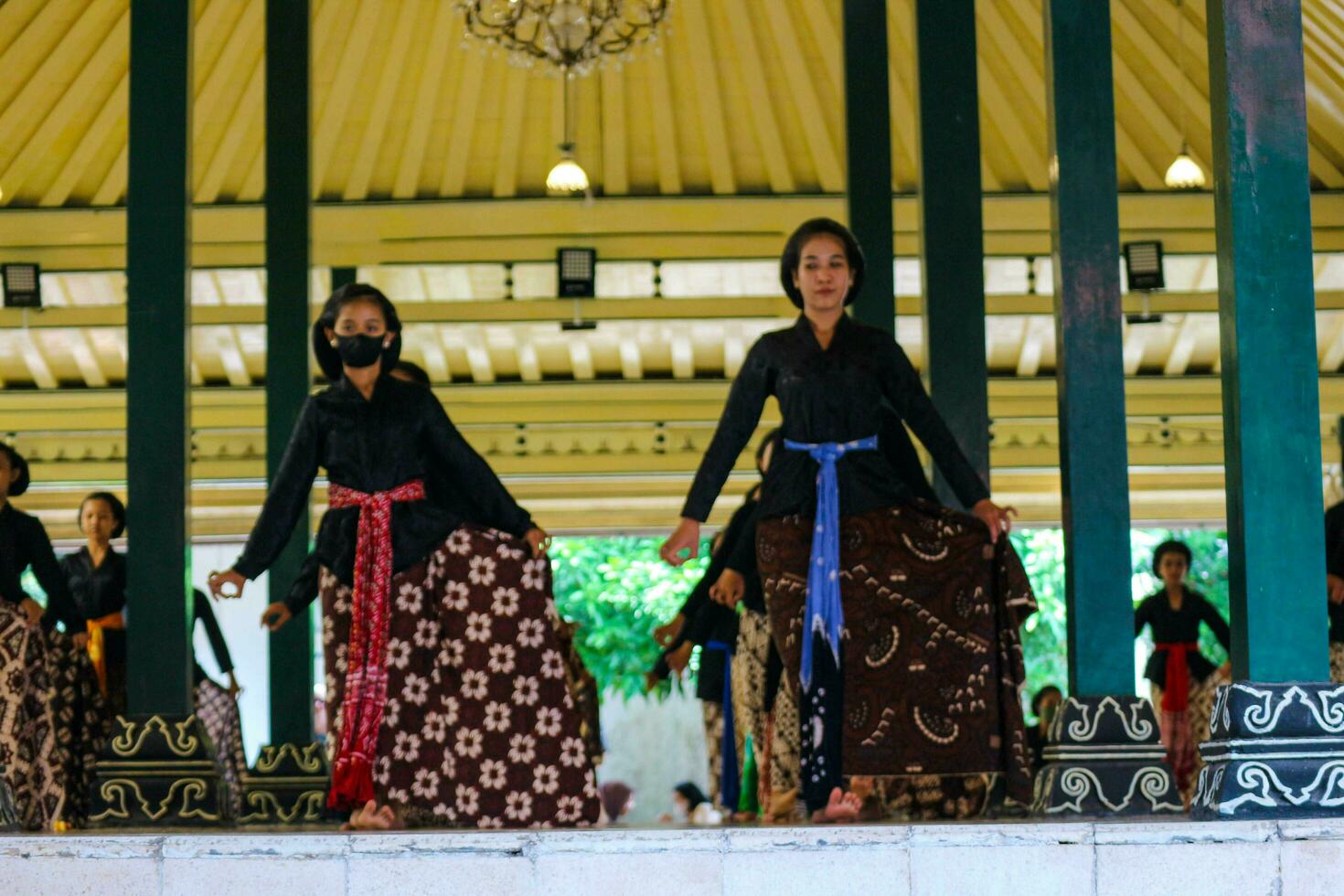 Yogyakarta, Indonésia em Outubro 2022. abdi Dalem mataya, cortesãos do a yogyakarta Palácio quem estão dançarinos. t foto