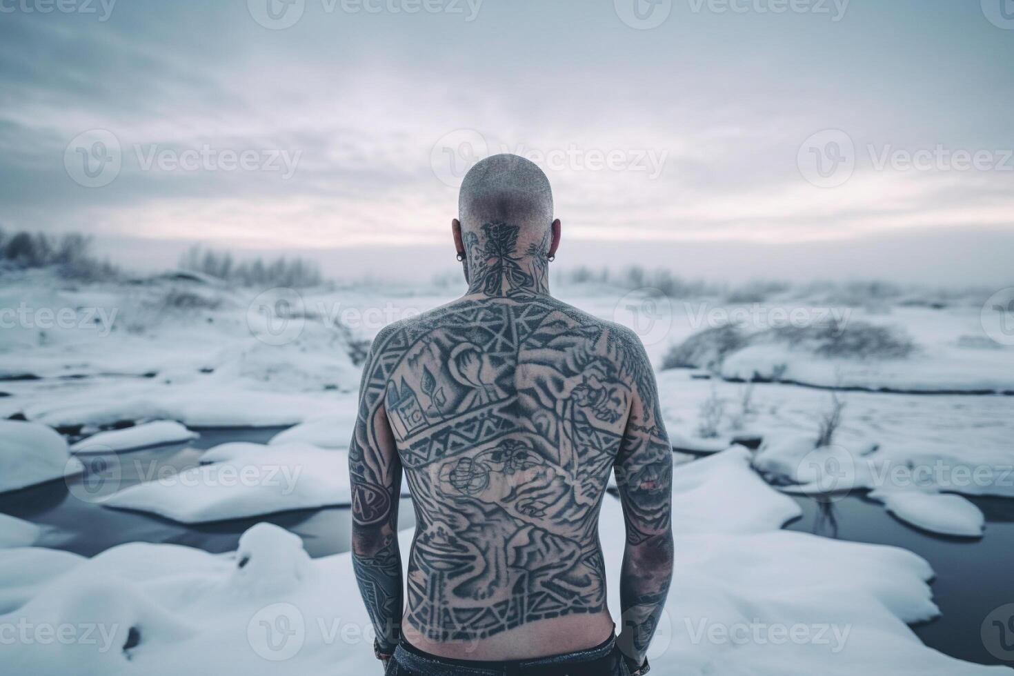 islandês homem com dele costas coberto dentro tatuagens lado de fora dentro congeladas inverno. ai gerado foto