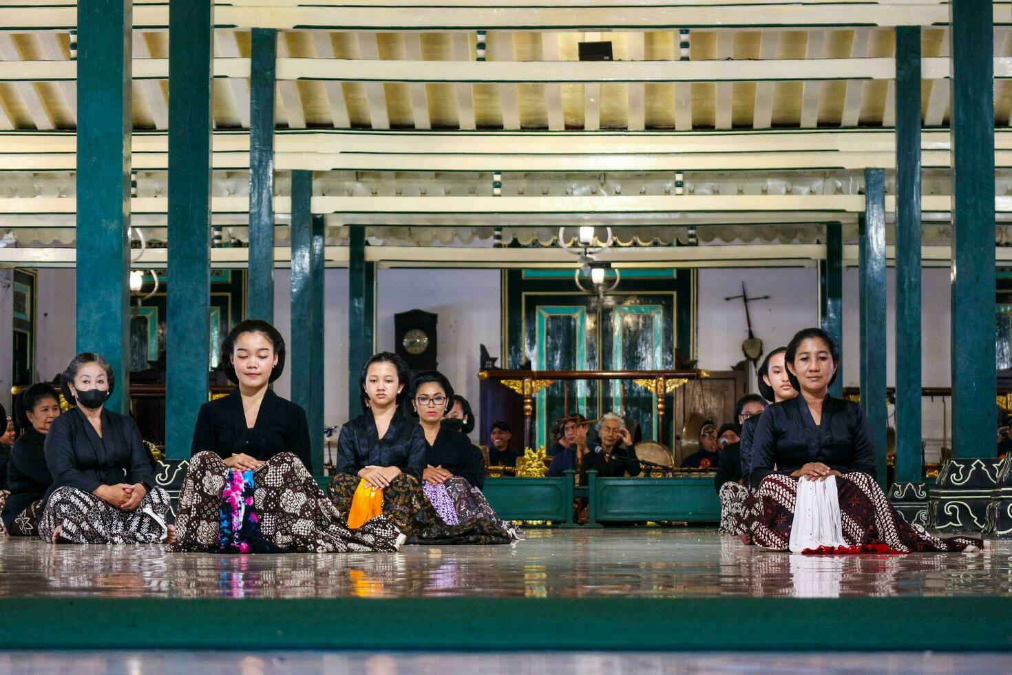 Yogyakarta, Indonésia em Outubro 2022. abdi Dalem mataya, cortesãos do a yogyakarta Palácio quem estão dançarinos. t foto